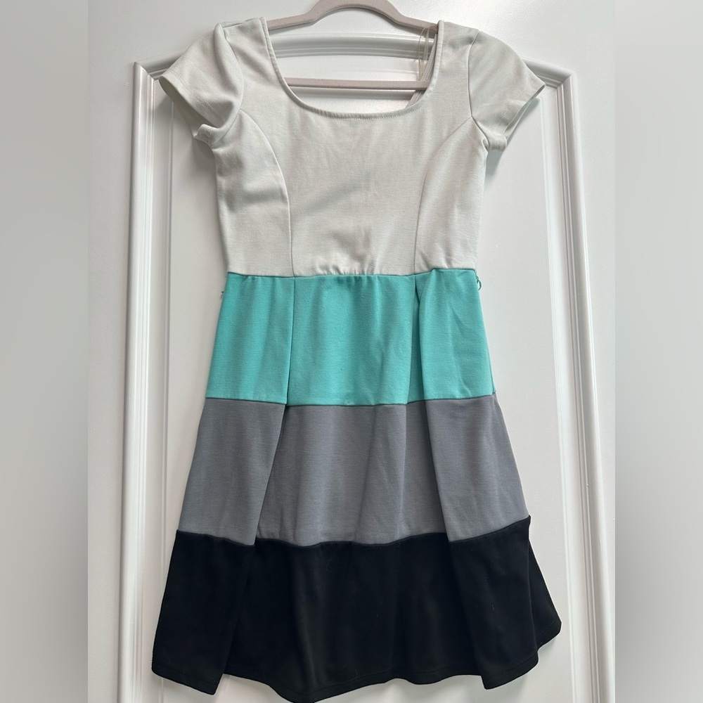 Dress - Picture 3 of 4